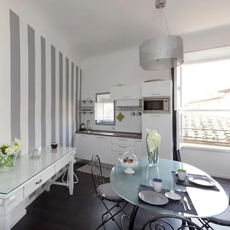 Old Bridge: Historical And Chic Holiday home