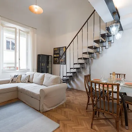 Old Bridge: Historical And Chic Holiday home *